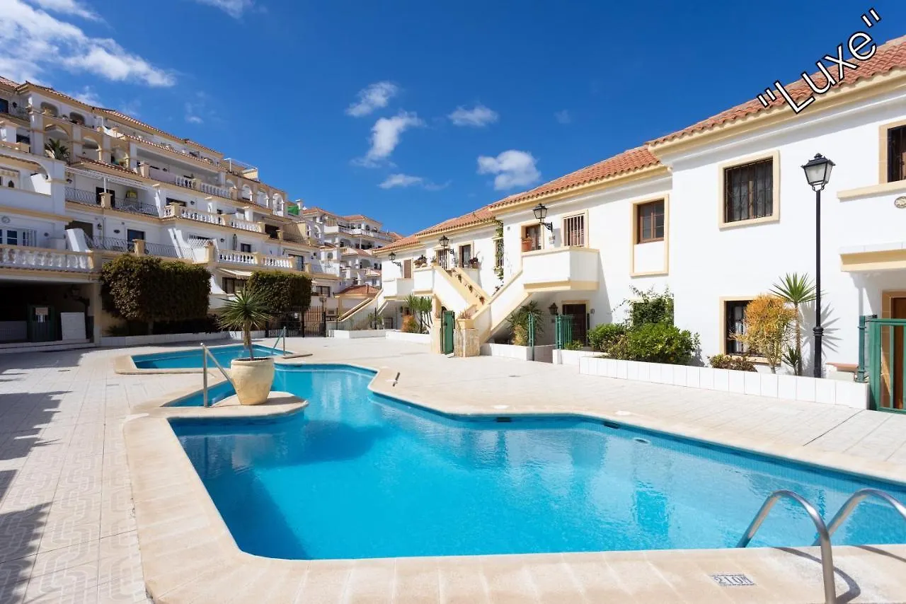 Appartamento Stylish Design With Ocean, Pool View, King Size Bed, Wifi, Smart Tv, Free Parking 2 Pools Access Costa Adeje
