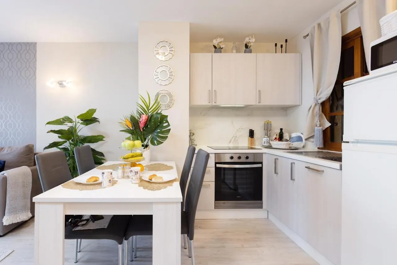 Stylish Design With Ocean, Pool View, King Size Bed, Wifi, Smart Tv, Free Parking 2 Pools Access Apartment Costa Adeje