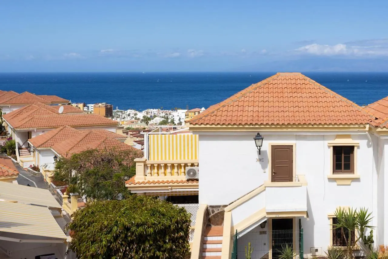 Stylish Design With Ocean, Pool View, King Size Bed, Wifi, Smart Tv, Free Parking 2 Pools Access Apartment Costa Adeje
