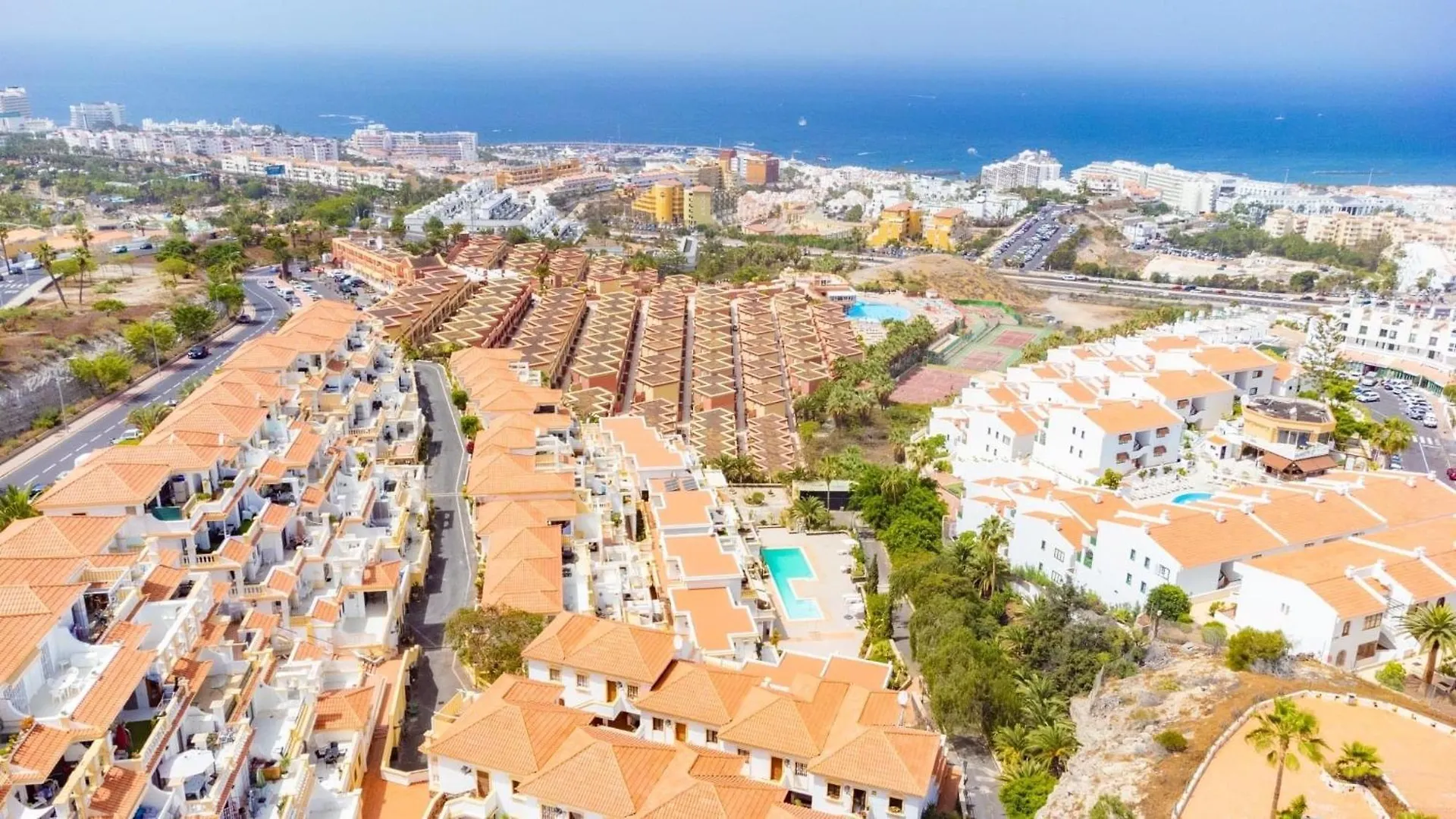 Stylish Design With Ocean, Pool View, King Size Bed, Wifi, Smart Tv, Free Parking 2 Pools Access Apartment Costa Adeje